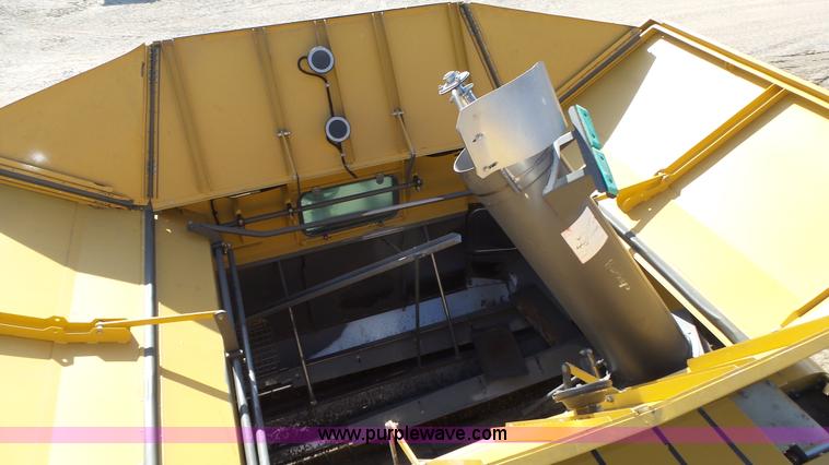 image for item K8261 2009 Claas Lexion 570R combine