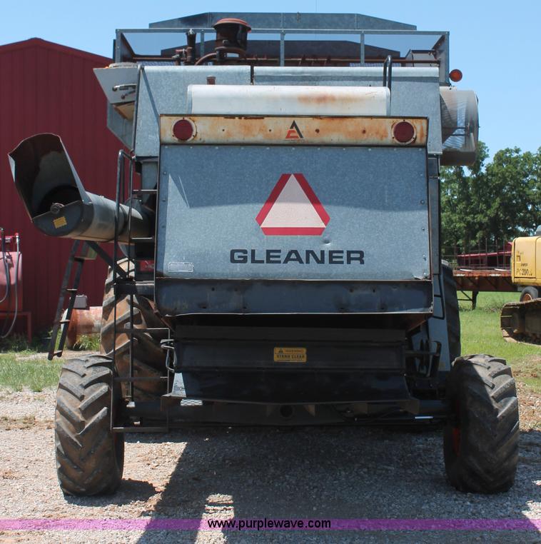 image for item K8875 1975 Gleaner L combine