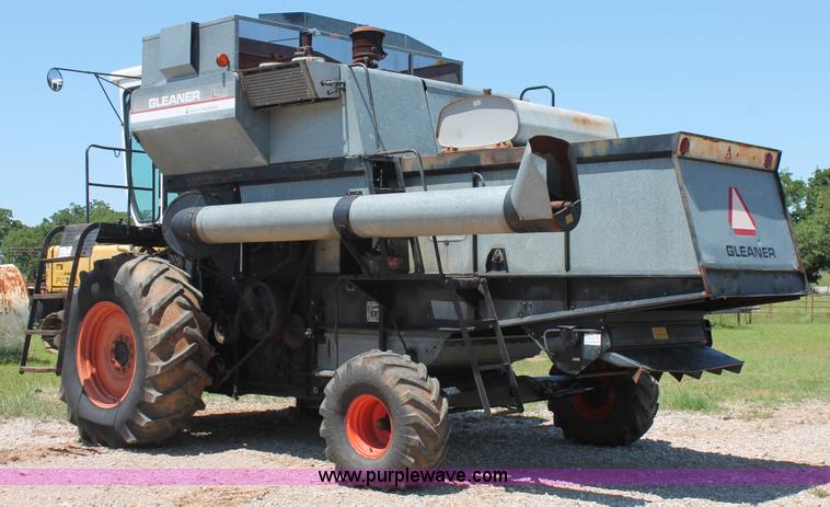 image for item K8875 1975 Gleaner L combine