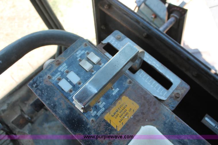 image for item K8875 1975 Gleaner L combine