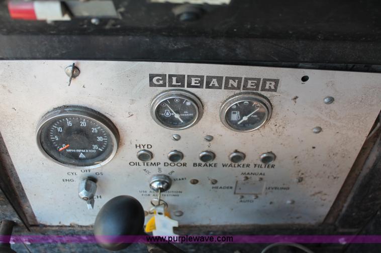 image for item K8875 1975 Gleaner L combine