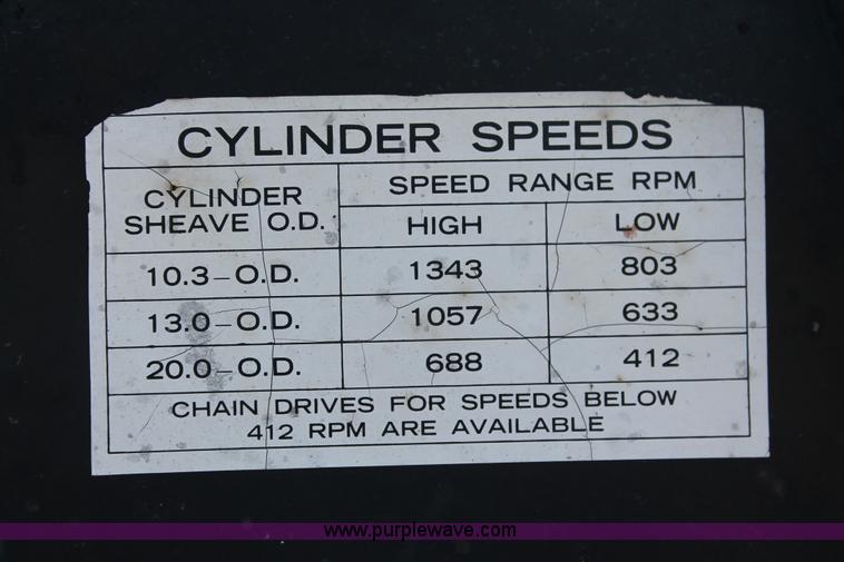 image for item K8875 1975 Gleaner L combine