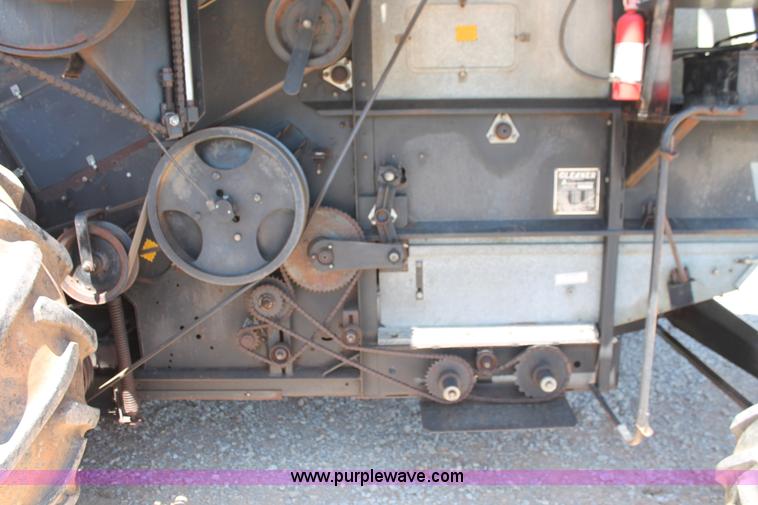 image for item K8875 1975 Gleaner L combine