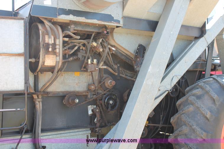 image for item K8875 1975 Gleaner L combine