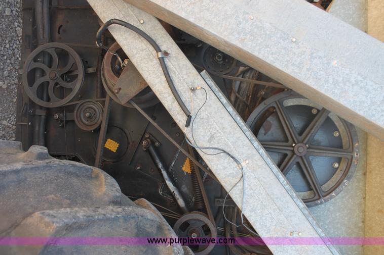 image for item K8875 1975 Gleaner L combine