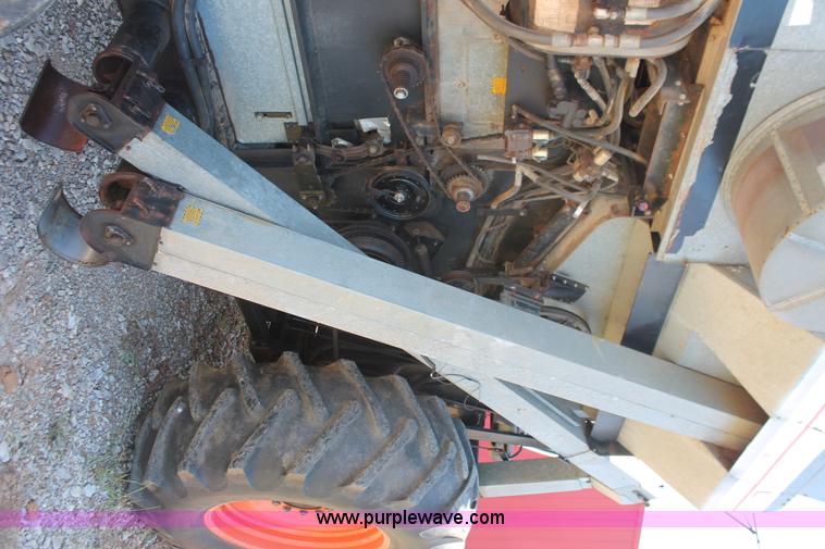 image for item K8875 1975 Gleaner L combine