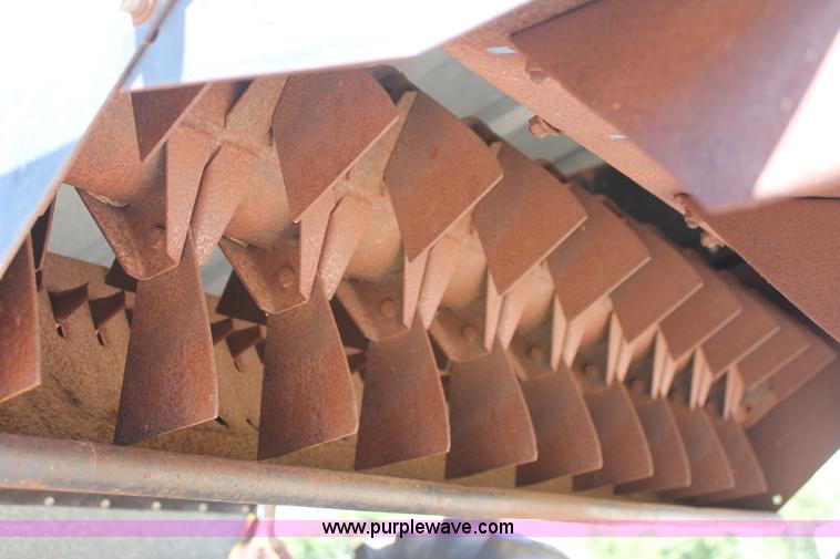 image for item K8875 1975 Gleaner L combine