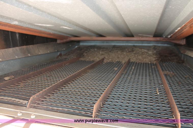 image for item K8875 1975 Gleaner L combine