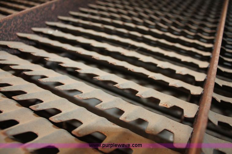 image for item K8875 1975 Gleaner L combine