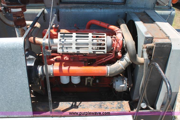 image for item K8875 1975 Gleaner L combine