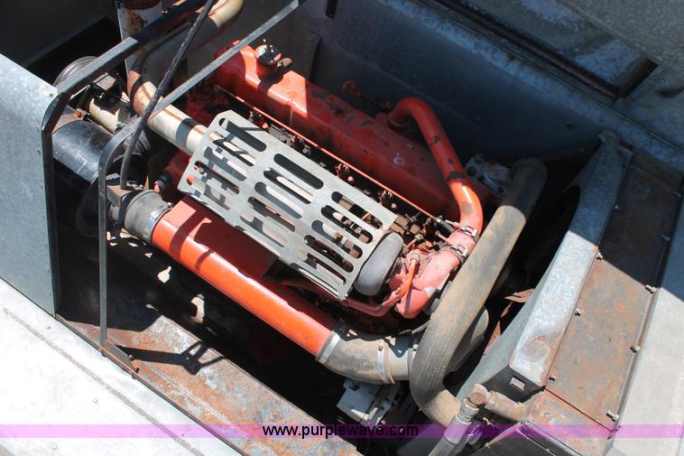 image for item K8875 1975 Gleaner L combine