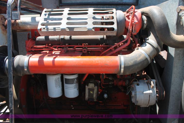 image for item K8875 1975 Gleaner L combine