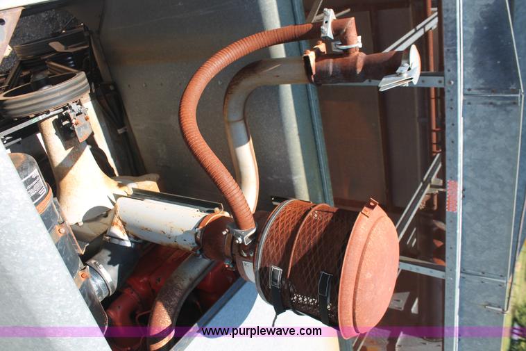 image for item K8875 1975 Gleaner L combine