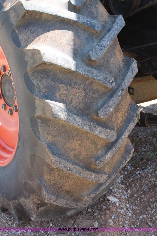 image for item K8875 1975 Gleaner L combine