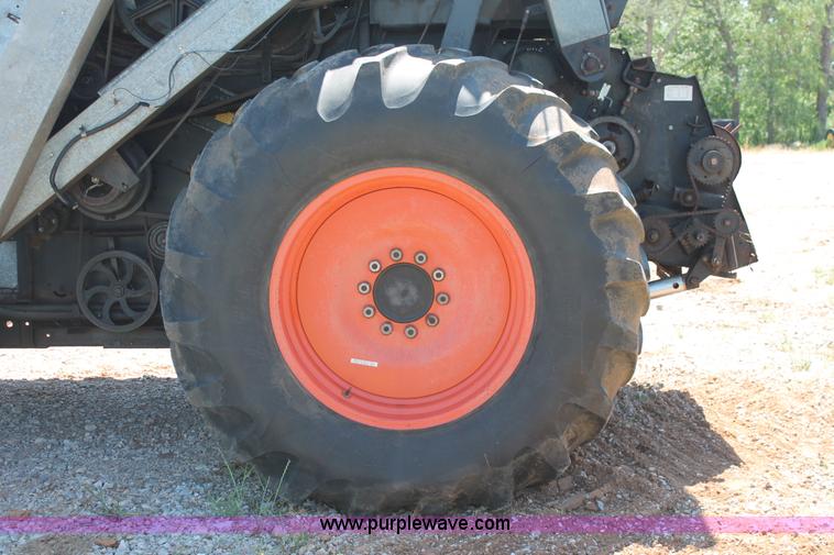 image for item K8875 1975 Gleaner L combine