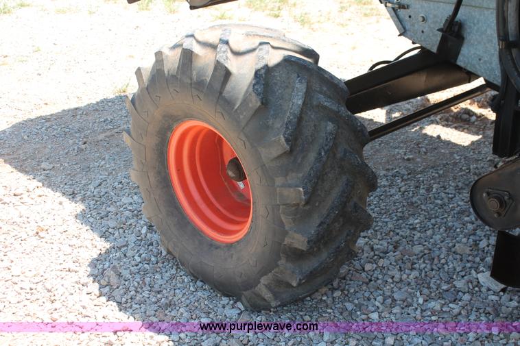 image for item K8875 1975 Gleaner L combine