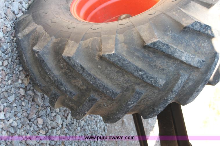 image for item K8875 1975 Gleaner L combine