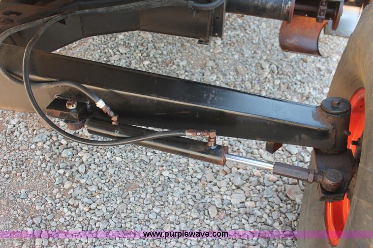 image for item K8875 1975 Gleaner L combine