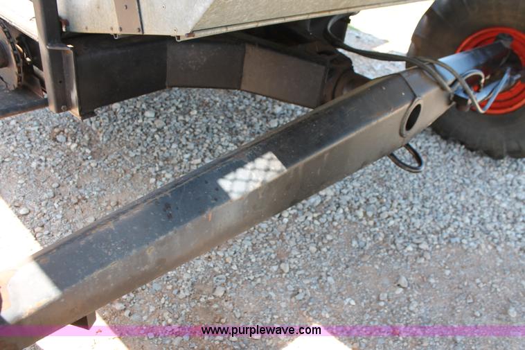 image for item K8875 1975 Gleaner L combine