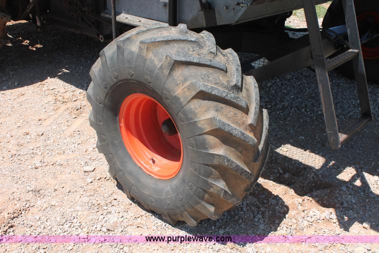 image for item K8875 1975 Gleaner L combine