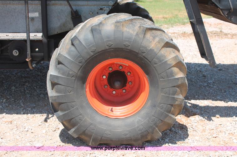 image for item K8875 1975 Gleaner L combine