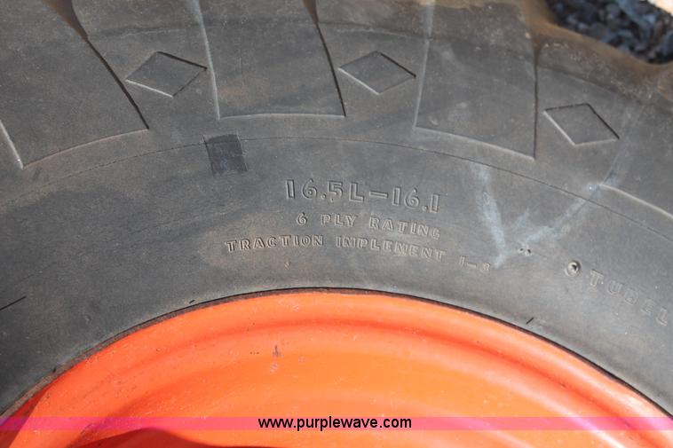 image for item K8875 1975 Gleaner L combine