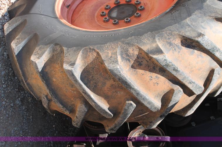 image for item K8875 1975 Gleaner L combine