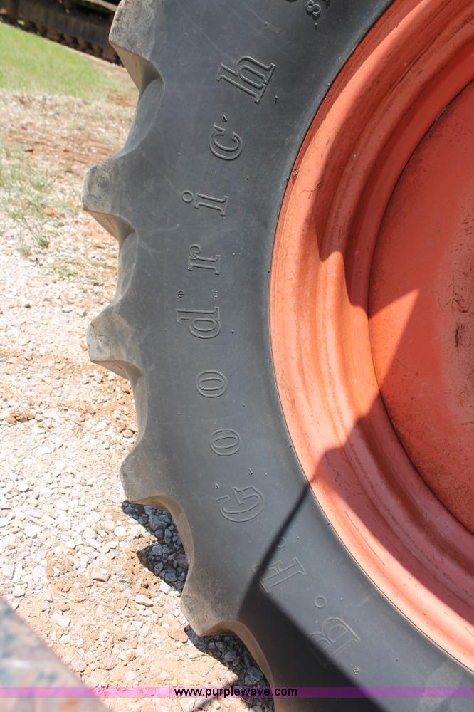 image for item K8875 1975 Gleaner L combine