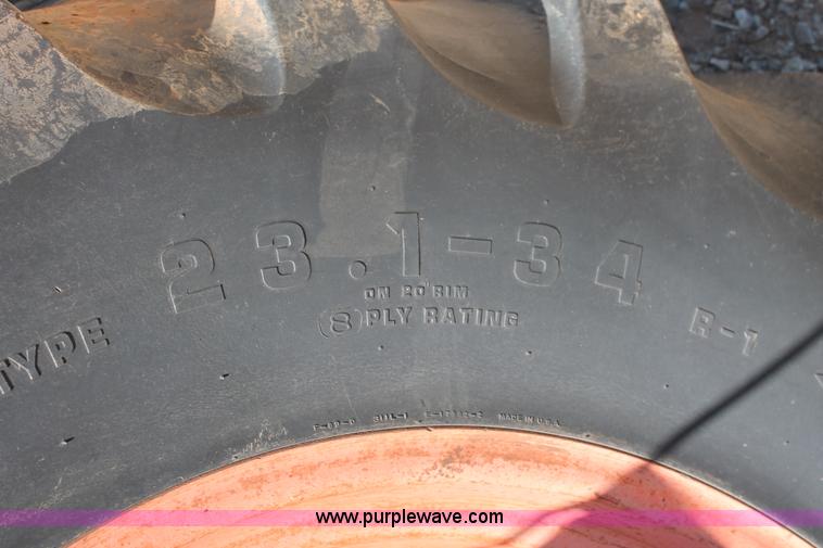 image for item K8875 1975 Gleaner L combine