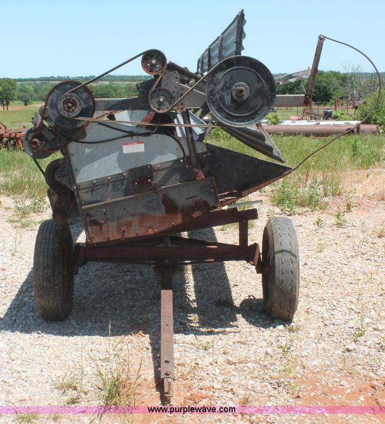 image for item K8875 1975 Gleaner L combine