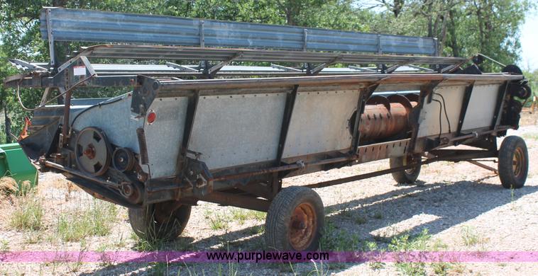 image for item K8875 1975 Gleaner L combine