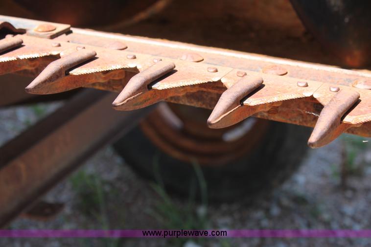 image for item K8875 1975 Gleaner L combine