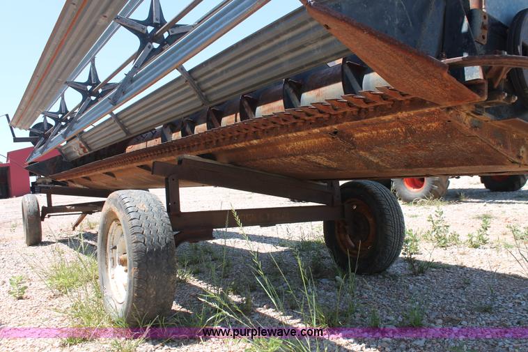 image for item K8875 1975 Gleaner L combine