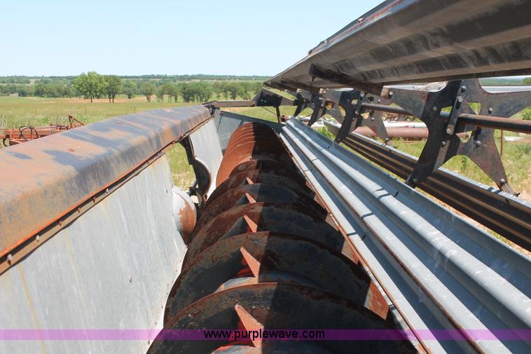 image for item K8875 1975 Gleaner L combine