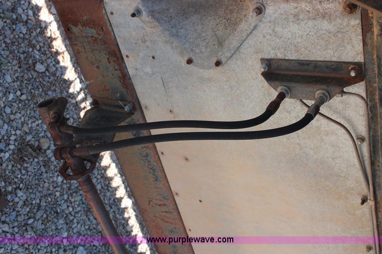 image for item K8875 1975 Gleaner L combine