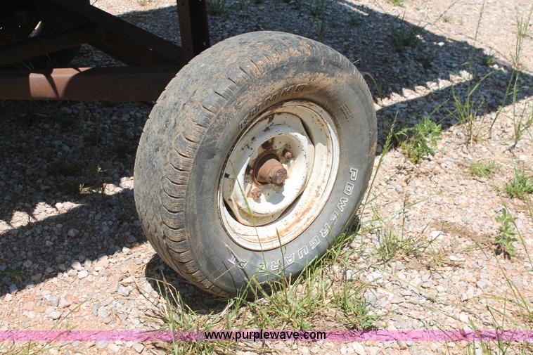 image for item K8875 1975 Gleaner L combine