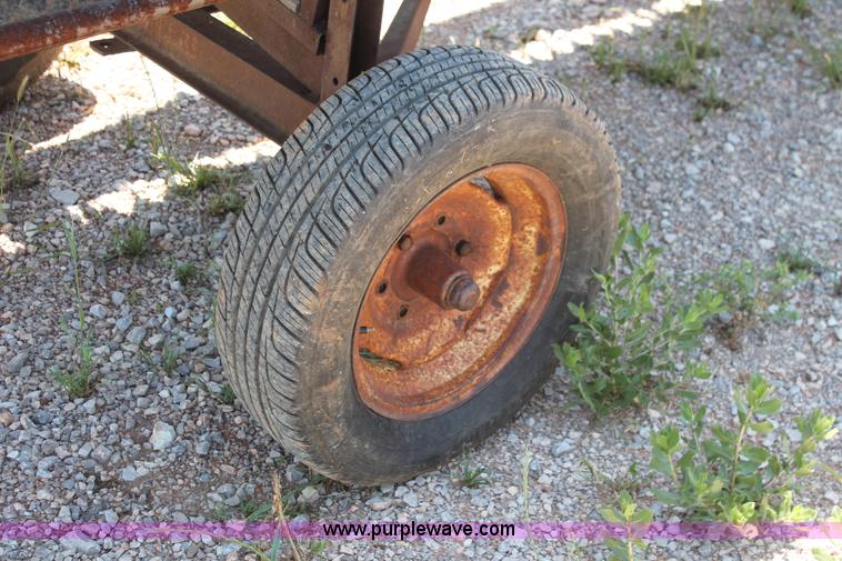 image for item K8875 1975 Gleaner L combine