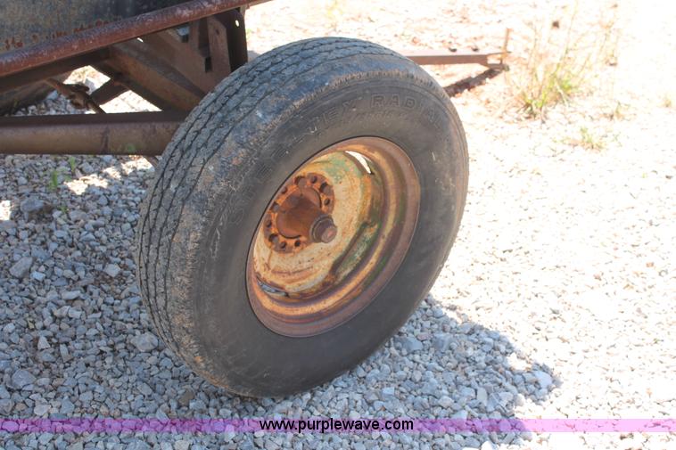 image for item K8875 1975 Gleaner L combine