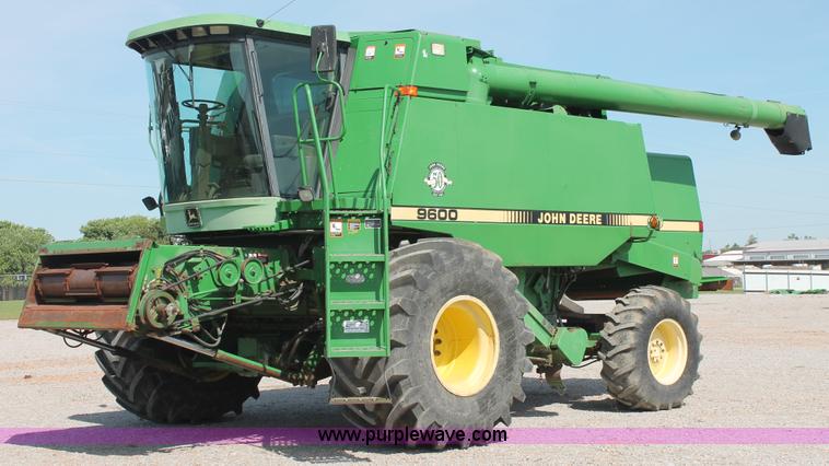 image for item K8879 1997 John Deere 9600 RWA combine