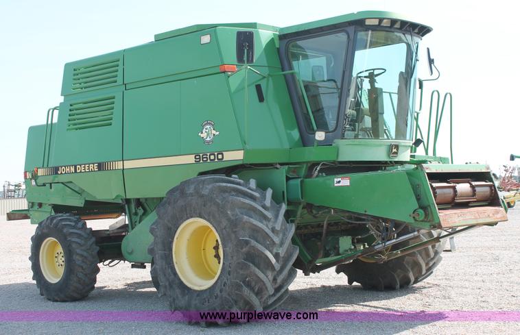 image for item K8879 1997 John Deere 9600 RWA combine