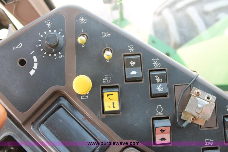 image for item K8879 1997 John Deere 9600 RWA combine