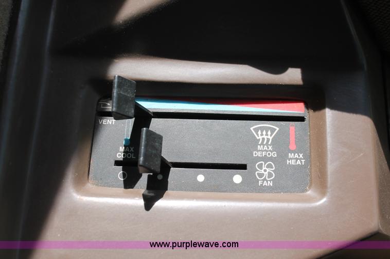 image for item K8879 1997 John Deere 9600 RWA combine