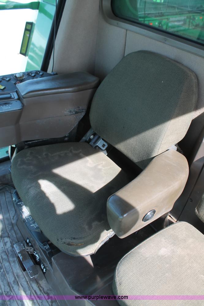 image for item K8879 1997 John Deere 9600 RWA combine