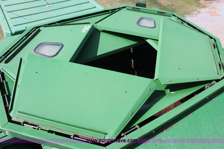 image for item K8879 1997 John Deere 9600 RWA combine