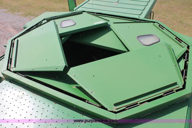 image for item K8879 1997 John Deere 9600 RWA combine