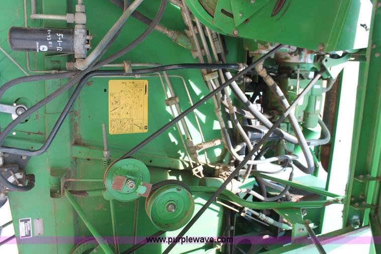 image for item K8879 1997 John Deere 9600 RWA combine