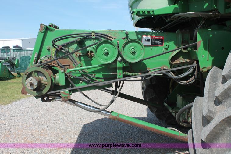 image for item K8879 1997 John Deere 9600 RWA combine
