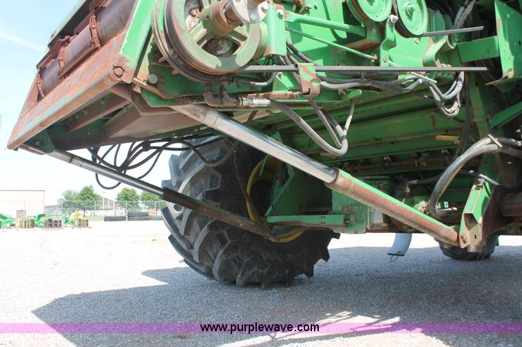 image for item K8879 1997 John Deere 9600 RWA combine