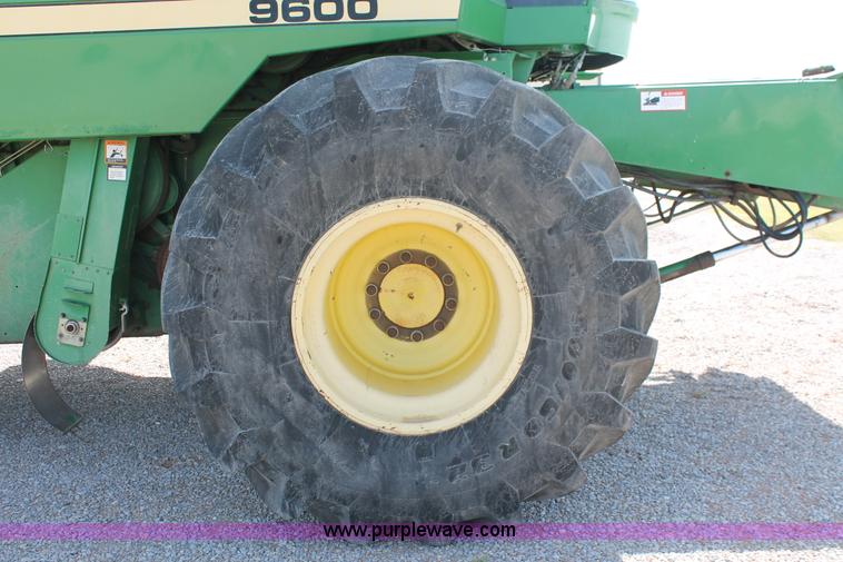 image for item K8879 1997 John Deere 9600 RWA combine