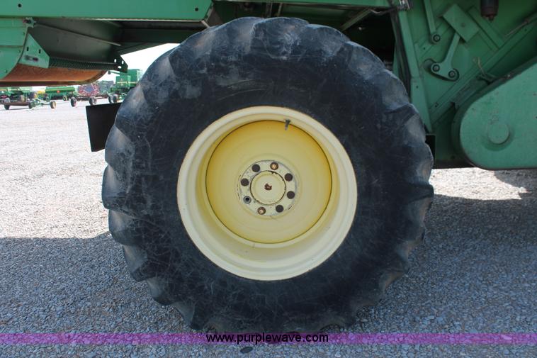 image for item K8879 1997 John Deere 9600 RWA combine